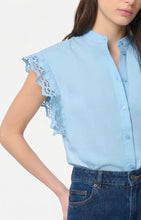 Carica l'immagine nel visualizzatore di Gallery, CAMICIA CON VOLANT GIFTY