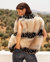Carica l'immagine nel visualizzatore di Gallery, GILET AURA IN ECOPELLICCIA BICOLORE