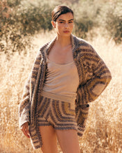 Carica l'immagine nel visualizzatore di Gallery, CARDIGAN DICE IN MOHAIR LAVORATO CROCHET
