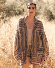Carica l'immagine nel visualizzatore di Gallery, CARDIGAN DICE IN MOHAIR LAVORATO CROCHET