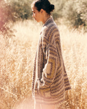 Carica l'immagine nel visualizzatore di Gallery, CARDIGAN DICE IN MOHAIR LAVORATO CROCHET