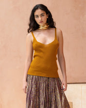 Carica l'immagine nel visualizzatore di Gallery, TOP CANOTTA GOLD A COSTINE LUREX