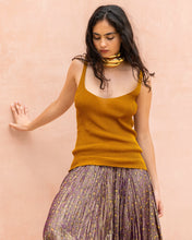 Carica l'immagine nel visualizzatore di Gallery, TOP CANOTTA GOLD A COSTINE LUREX