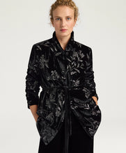 Carica l'immagine nel visualizzatore di Gallery, GIACCA DAHLIA IN VELLUTO RICAMATO