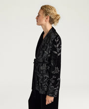 Carica l'immagine nel visualizzatore di Gallery, GIACCA DAHLIA IN VELLUTO RICAMATO