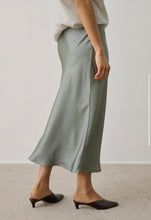 Carica l'immagine nel visualizzatore di Gallery, GONNA FEVER MIDI IN TWILL FLUIDO VERDE ACQUA