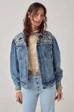 Carica l'immagine nel visualizzatore di Gallery, GIACCA LORETTA IN DENIM RICAMATO
