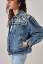 Carica l'immagine nel visualizzatore di Gallery, GIACCA LORETTA IN DENIM RICAMATO