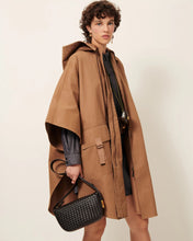 Carica l'immagine nel visualizzatore di Gallery, MANTELLA CASTELWICK