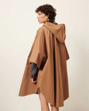 Carica l'immagine nel visualizzatore di Gallery, MANTELLA CASTELWICK