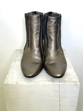 Carica l'immagine nel visualizzatore di Gallery, STIVALETTO A PUNTA CON CUCITURE A NERVATURA