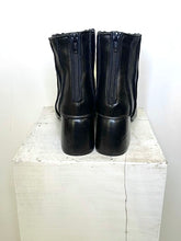 Carica l'immagine nel visualizzatore di Gallery, STIVALETTO A PUNTA CON CUCITURE A NERVATURA