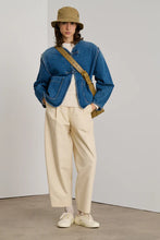 Carica l&#39;immagine nel visualizzatore di Gallery, GIACCA CORTA AGATHA IN DENIM

