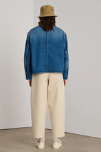 Carica l&#39;immagine nel visualizzatore di Gallery, GIACCA CORTA AGATHA IN DENIM
