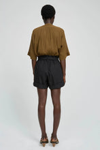 Carica l'immagine nel visualizzatore di Gallery, BLUSA MAGRITASHORT IN COTONE CON ROUCHE
