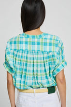 Carica l'immagine nel visualizzatore di Gallery, BLUSA DIDA MOTIVO CHECK TURCHESE E ROUCHE IN COTONE
