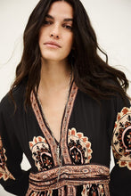 Carica l'immagine nel visualizzatore di Gallery, ABITO VERA IN VISCOSA CON STAMPA PIAZZATA
