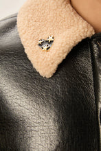 Carica l&#39;immagine nel visualizzatore di Gallery, SPILLA NEWTON CUORE IN METALLO SMALTATO
