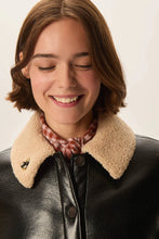 Carica l&#39;immagine nel visualizzatore di Gallery, SPILLA NEWTON CUORE IN METALLO SMALTATO
