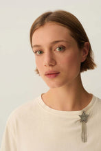 Carica l&#39;immagine nel visualizzatore di Gallery, SPILLA STELLA FILANTE NEW YORK
