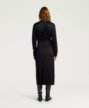 Carica l&#39;immagine nel visualizzatore di Gallery, VESTITO LOTUS IN RASO DI VISCOSA STRETCH
