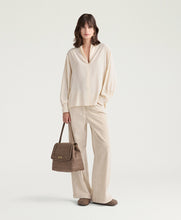 Carica l&#39;immagine nel visualizzatore di Gallery, BLUSA MARGARET IN CREPE DI SETA
