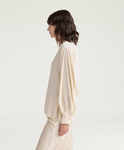 Carica l&#39;immagine nel visualizzatore di Gallery, BLUSA MARGARET IN CREPE DI SETA
