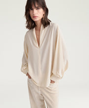 Carica l&#39;immagine nel visualizzatore di Gallery, BLUSA MARGARET IN CREPE DI SETA
