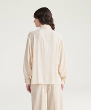 Carica l&#39;immagine nel visualizzatore di Gallery, BLUSA MARGARET IN CREPE DI SETA
