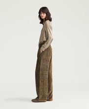 Carica l&#39;immagine nel visualizzatore di Gallery, PANTALONI BLAKE IN VELLUTO A COSTE FLUIDO
