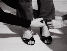 Carica l'immagine nel visualizzatore di Gallery, ANNIEL SANDALO RAINBOW IN SUEDE NERO
