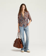 Carica l'immagine nel visualizzatore di Gallery, CAMICIA MEUDON IN CREPE DE CHINE ALL-OVER
