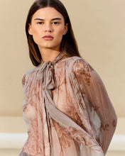 Carica l'immagine nel visualizzatore di Gallery, BLUSA GAME IN CHIFFON DI VISCOSA STAMPATA
