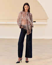 Carica l'immagine nel visualizzatore di Gallery, BLUSA GAME IN CHIFFON DI VISCOSA STAMPATA
