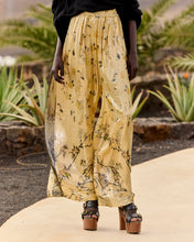 Carica l'immagine nel visualizzatore di Gallery, PANTALONI JULIETTE IN SETA LUREX STAMPATA
