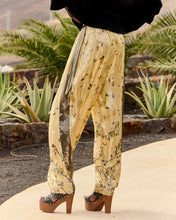 Carica l'immagine nel visualizzatore di Gallery, PANTALONI JULIETTE IN SETA LUREX STAMPATA
