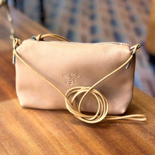 Carica l&#39;immagine nel visualizzatore di Gallery, BORSA IN PELLE A TRACOLLA ARIA
