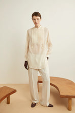 Carica l&#39;immagine nel visualizzatore di Gallery, BLUSA LADUREE IN VOILE DI COTONE E DETTAGLIO
