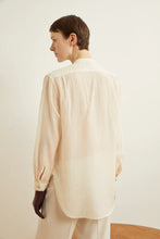 Carica l&#39;immagine nel visualizzatore di Gallery, BLUSA LADUREE IN VOILE DI COTONE E DETTAGLIO
