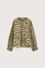 Carica l&#39;immagine nel visualizzatore di Gallery, GIACCA CORTA OVERSIZE WILLY STAMPATA ANIMALIER
