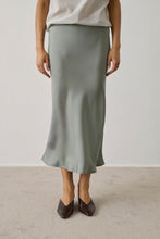 Carica l'immagine nel visualizzatore di Gallery, GONNA FEVER MIDI IN TWILL FLUIDO VERDE ACQUA
