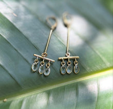 Carica l&#39;immagine nel visualizzatore di Gallery, ORECCHINI IN OTTONE E PIETRE PREZIOSE
