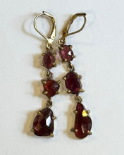 Carica l&#39;immagine nel visualizzatore di Gallery, ORECCHINI PENDENTI CON PEITRE PREZIOSE
