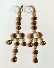 Carica l&#39;immagine nel visualizzatore di Gallery, ORECCHINI LUNGHI CON PIETRE PREZIOSE
