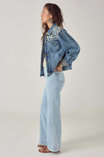 Carica l'immagine nel visualizzatore di Gallery, GIACCA LORETTA IN DENIM RICAMATO
