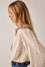 Carica l'immagine nel visualizzatore di Gallery, CAMICIA CLEO IN GARZA DI COTONE FIAMMATO E RICAMI
