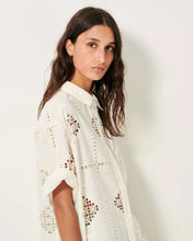 Carica l&#39;immagine nel visualizzatore di Gallery, CAMICIA FLORIANI CON RICAMO TRAFORATO
