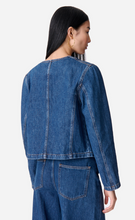 Carica l&#39;immagine nel visualizzatore di Gallery, GIACCA CORTA DEANA IN DENIM
