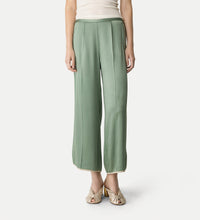 Carica l'immagine nel visualizzatore di Gallery, PANTALONE IN ENVERS SATIN
