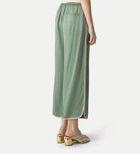Carica l'immagine nel visualizzatore di Gallery, PANTALONE IN ENVERS SATIN
